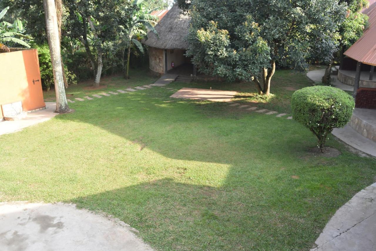 Secrets Guest House Entebbe Exterior photo