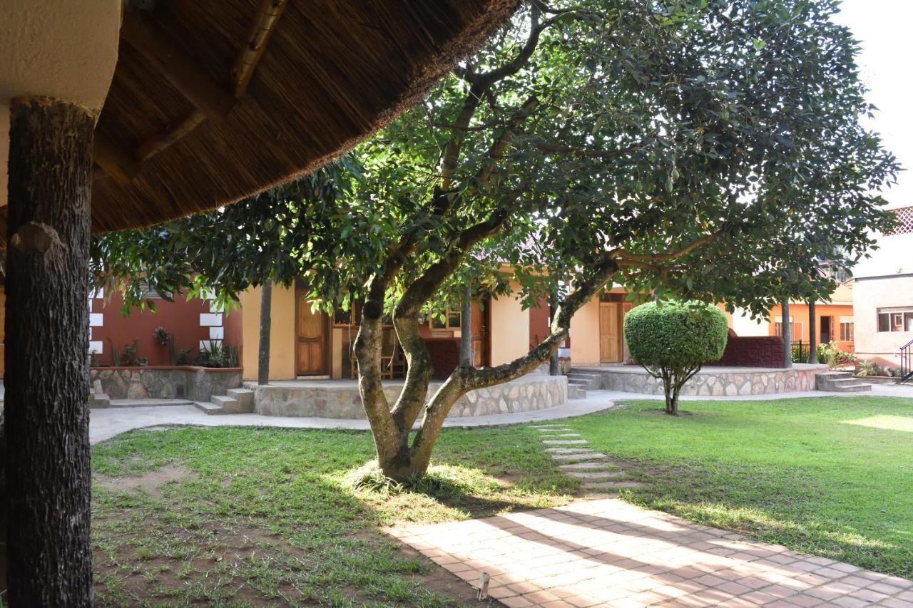 Secrets Guest House Entebbe Exterior photo