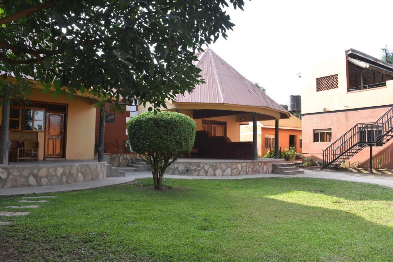 Secrets Guest House Entebbe Exterior photo