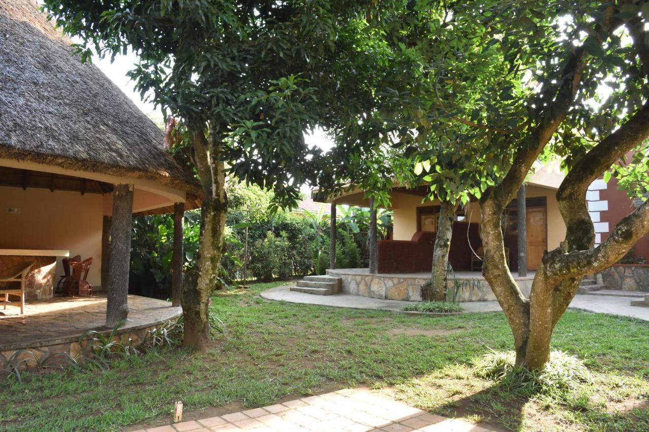 Secrets Guest House Entebbe Exterior photo